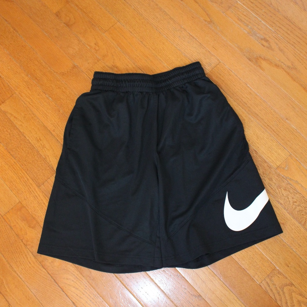 Nike, black dry-fit shorts Medium.              B6